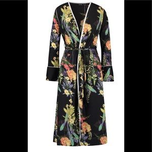 Boohoo Dark Tropical Floral Belted Kimono